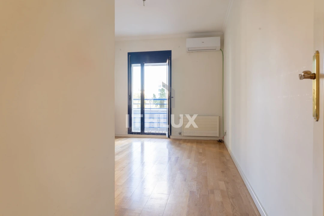 Apartamento T3 para Venda em Campolide Foto 41