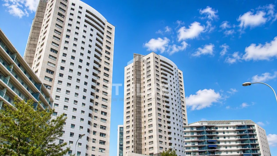 Apartamento T3 para Venda em Campolide
