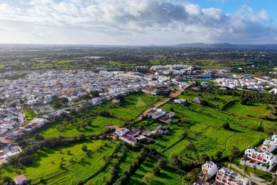 Terreno para Venda em Quelfes
