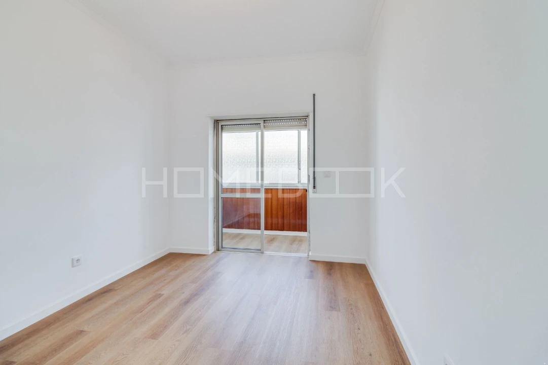 Apartamento T3 para Arrendamento em Amora Foto 8