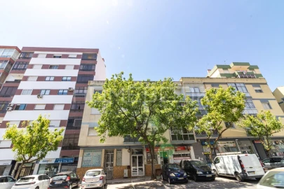 Apartamento T3 para Arrendamento em Amora