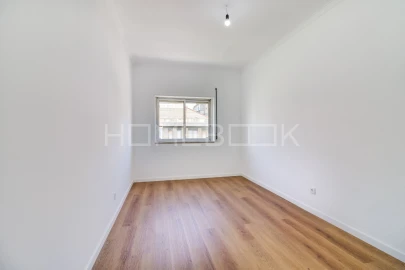Apartamento T3 para Arrendamento em Amora