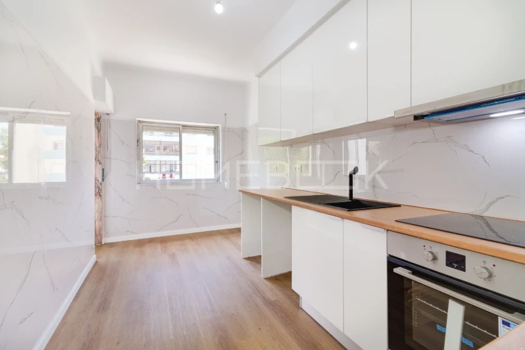 Apartamento T3 para Arrendamento em Amora Foto 2