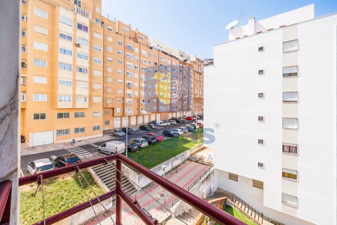 Apartamento T2 para Venda em Rio de Mouro Foto 36