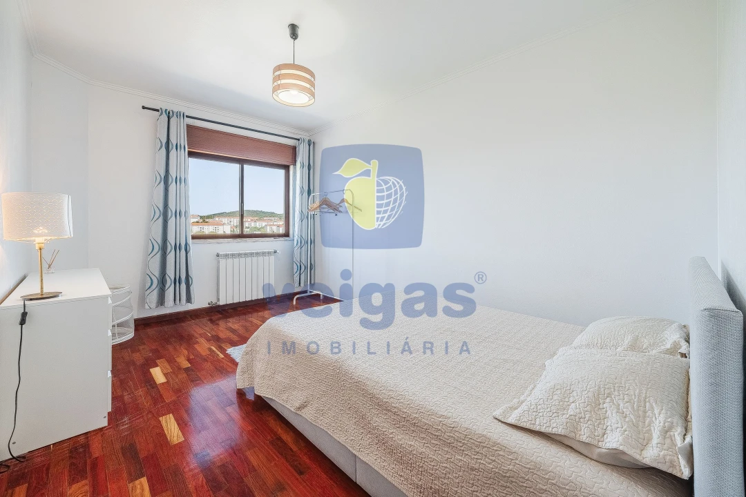 Apartamento T2 para Venda em Rio de Mouro Foto 11