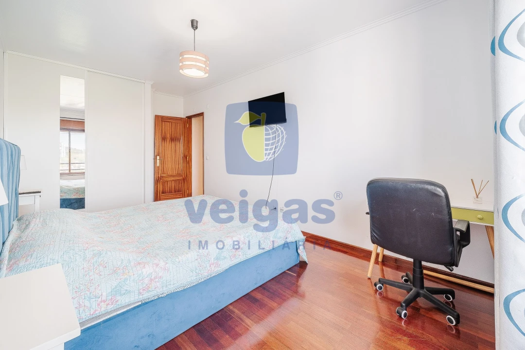 Apartamento T2 para Venda em Rio de Mouro Foto 9