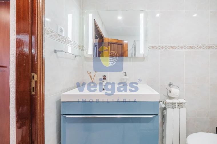 Apartamento T2 para Venda em Rio de Mouro Foto 16