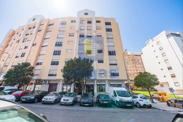 Apartamento T2 para Venda em Rio de Mouro Foto 7