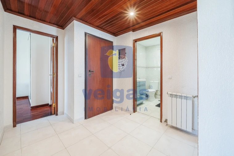 Apartamento T2 para Venda em Rio de Mouro Foto 17