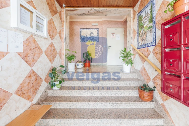 Apartamento T2 para Venda em Rio de Mouro Foto 41