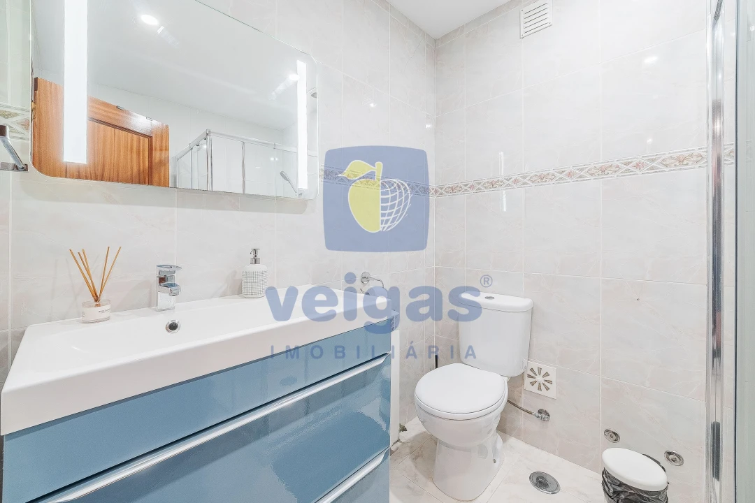 Apartamento T2 para Venda em Rio de Mouro Foto 15