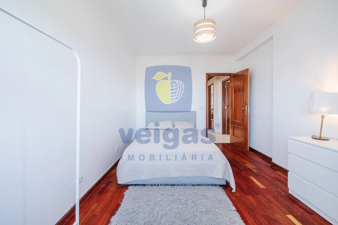 Apartamento T2 para Venda em Rio de Mouro Foto 13