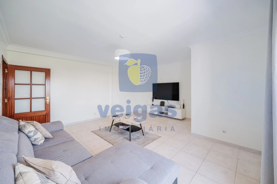 Apartamento T2 para Venda em Rio de Mouro Foto 23