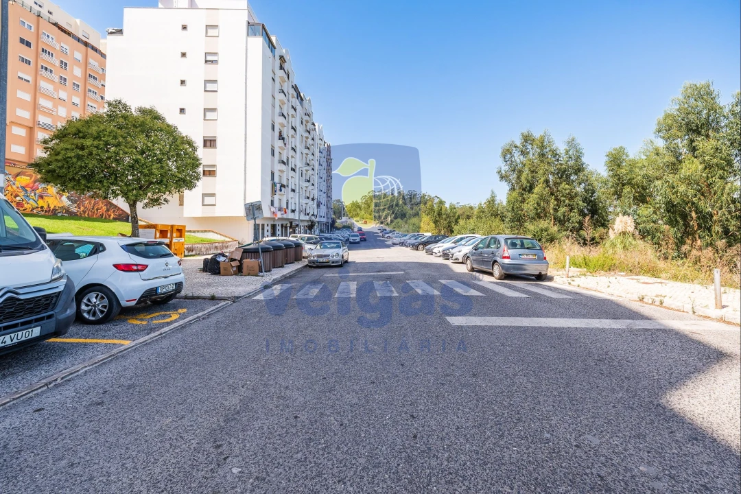 Apartamento T2 para Venda em Rio de Mouro Foto 5