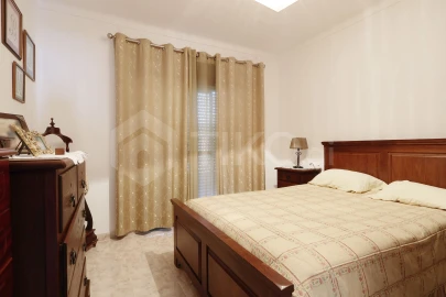 Apartamento T2 para Venda em Santa Maria do Castelo e Santiago e Santa Susana