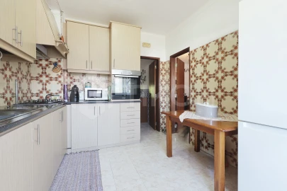 Apartamento T2 para Venda em Santa Maria do Castelo e Santiago e Santa Susana
