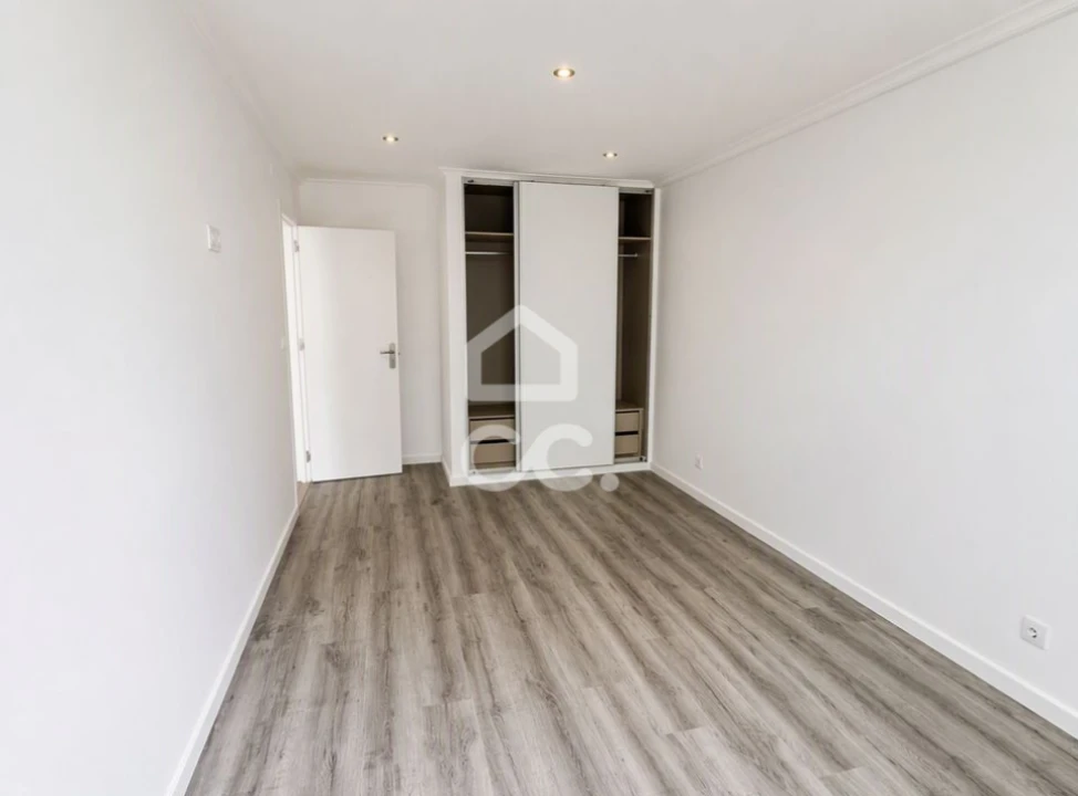 Apartamento T2 para Arrendamento em Odivelas Foto 7