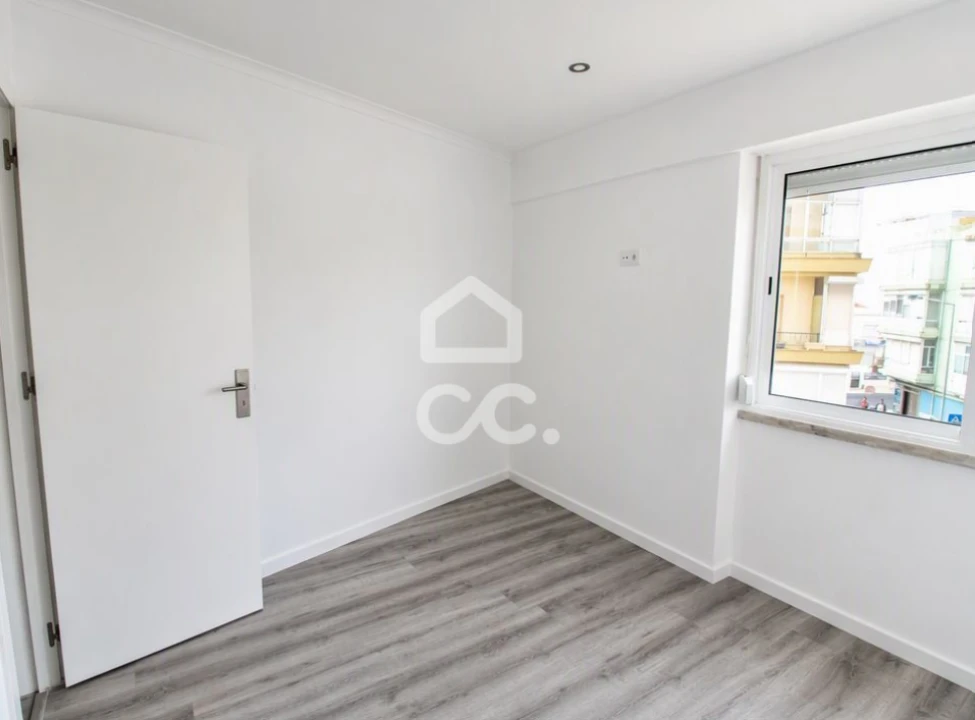 Apartamento T2 para Arrendamento em Odivelas Foto 12