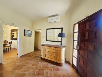 Moradia T3 para Venda em Santa Barbara de Nexe