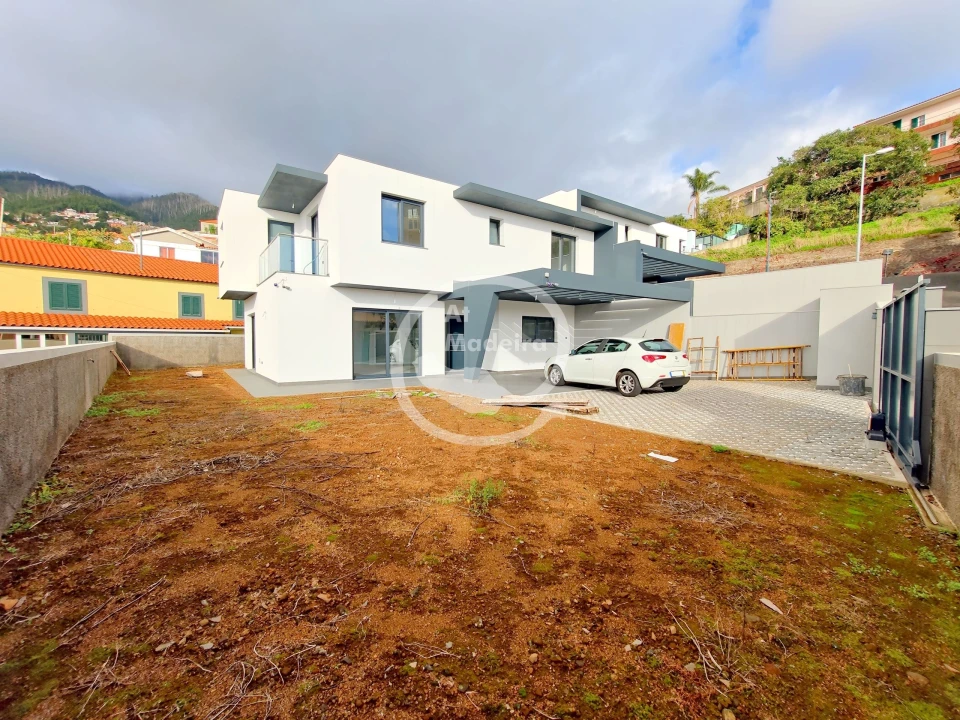 Moradia T3 para Venda em São Roque Foto 24