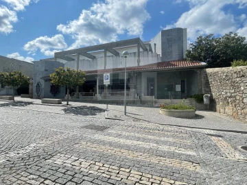 Prédio para Venda em Aguiar da Beira e Coruche