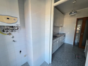 Apartamento T1 para Arrendamento em Moreira