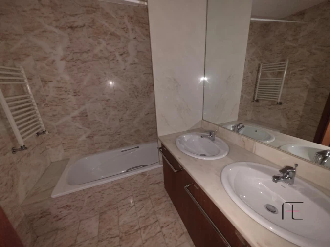 Apartamento T1 para Arrendamento em Moreira Foto 9