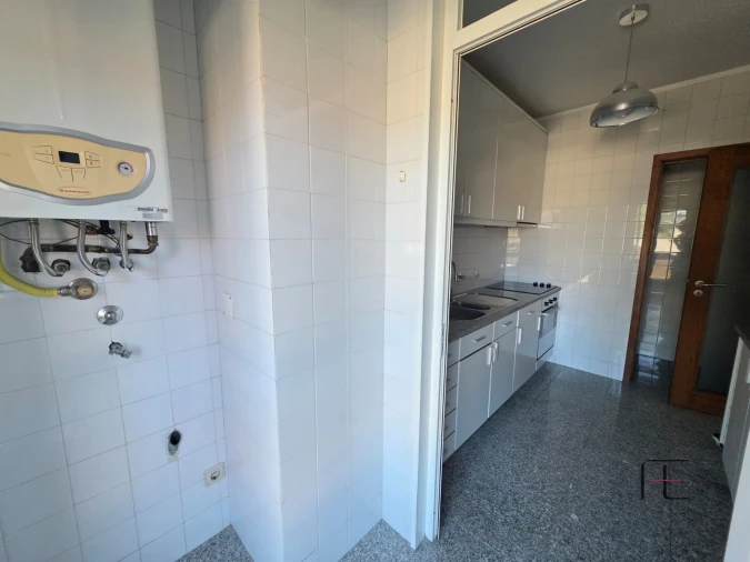 Apartamento T1 para Arrendamento em Moreira Foto 6