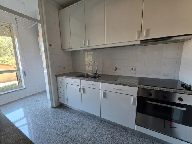 Apartamento T1 para Arrendamento em Moreira Foto 5