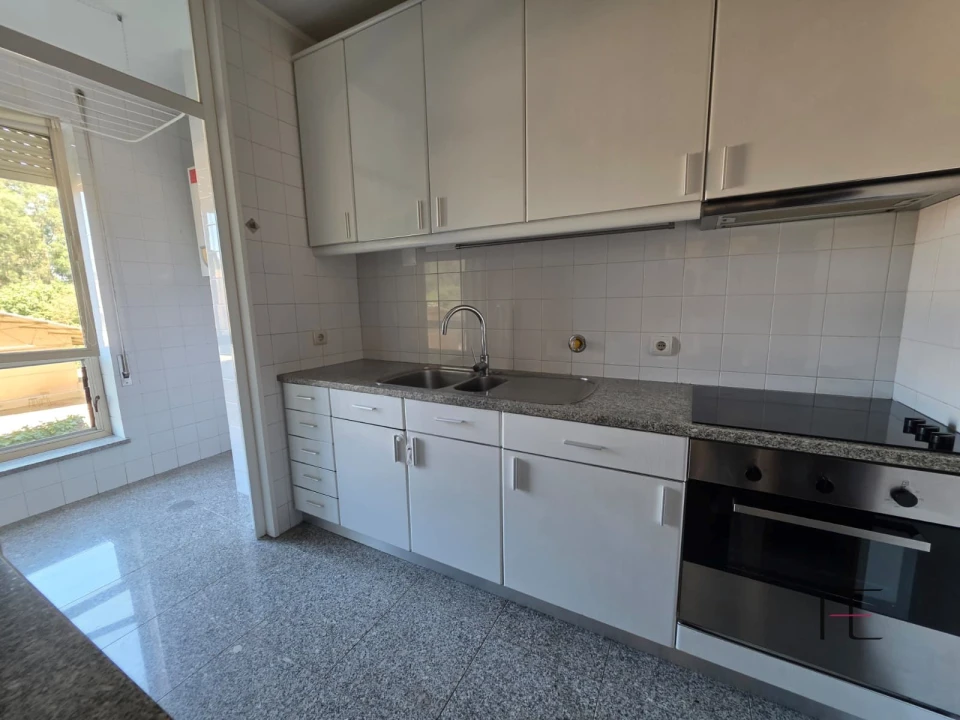 Apartamento T1 para Arrendamento em Moreira Foto 5
