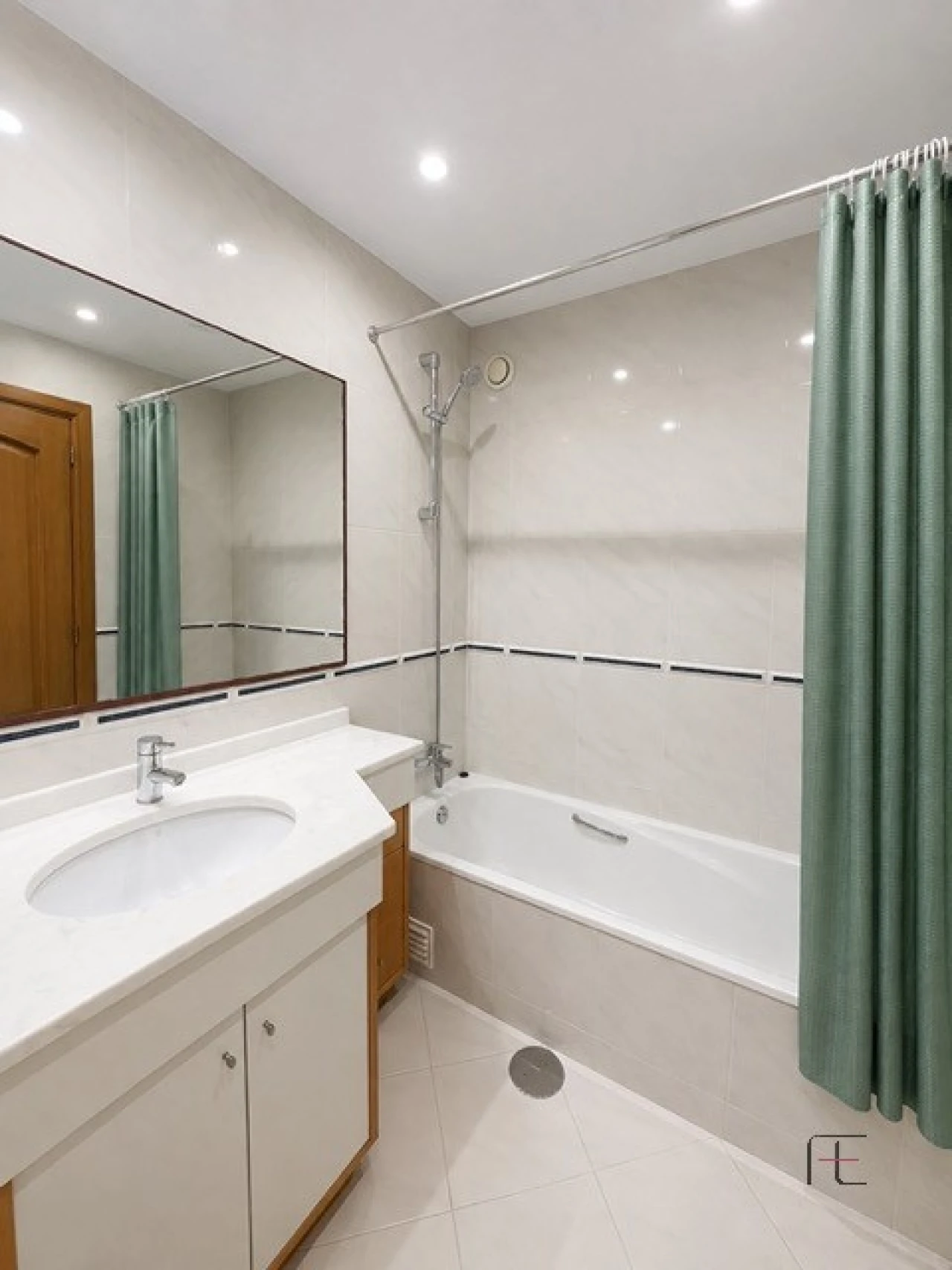 Apartamento T3 para Venda em Mafamude e Vilar do Paraíso Foto 18