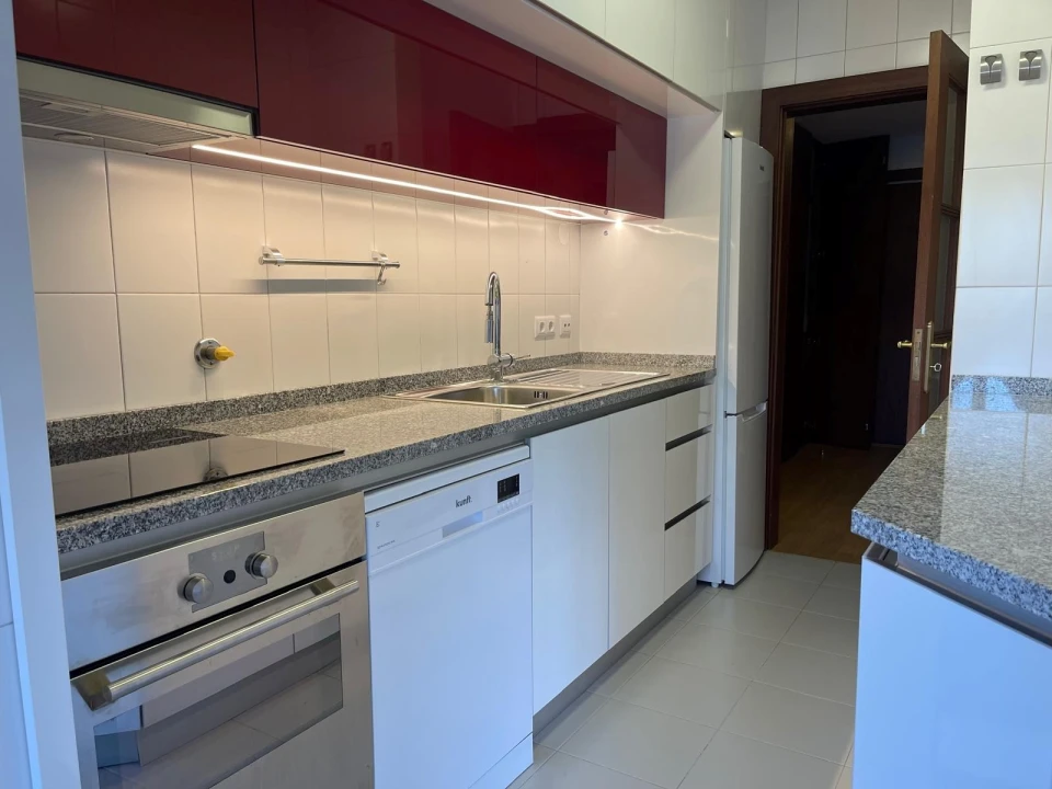 Apartamento T2 para Arrendamento em Ramalde Foto 3