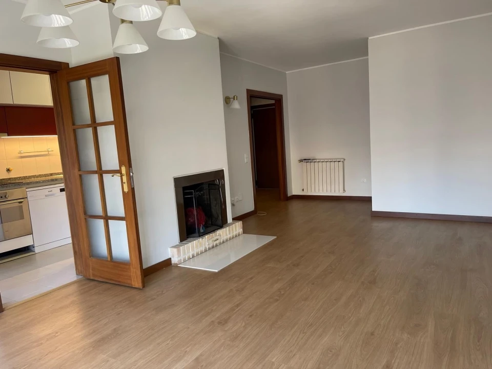 Apartamento T2 para Arrendamento em Ramalde Foto 2