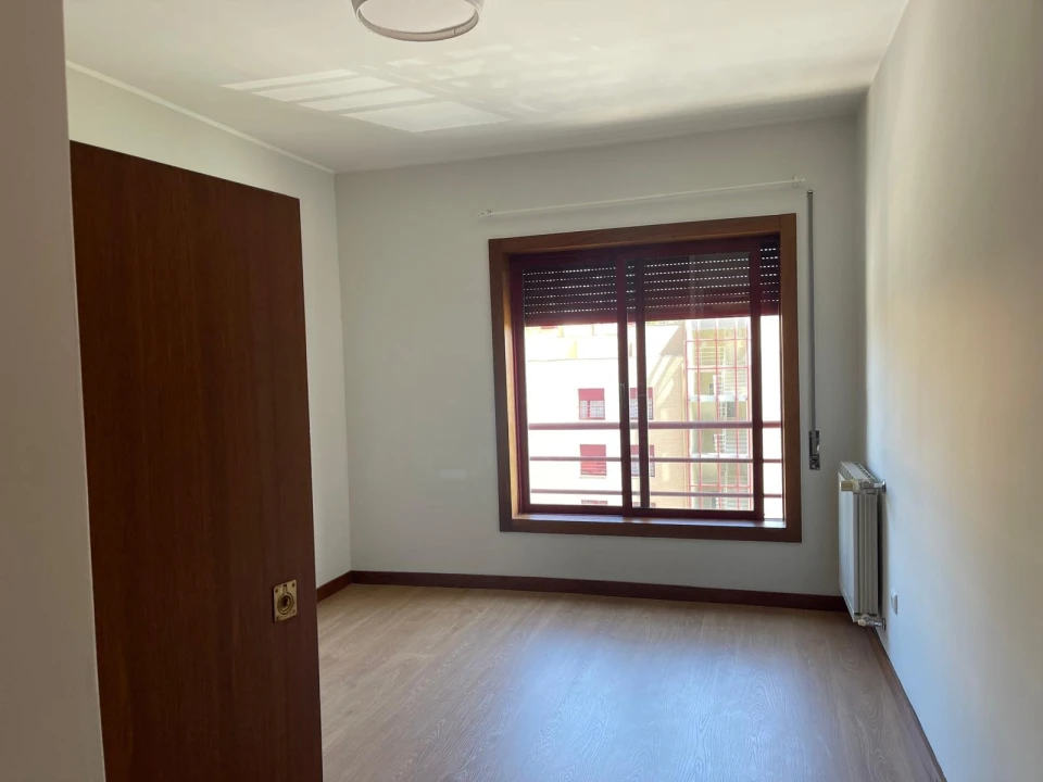 Apartamento T2 para Arrendamento em Ramalde Foto 8