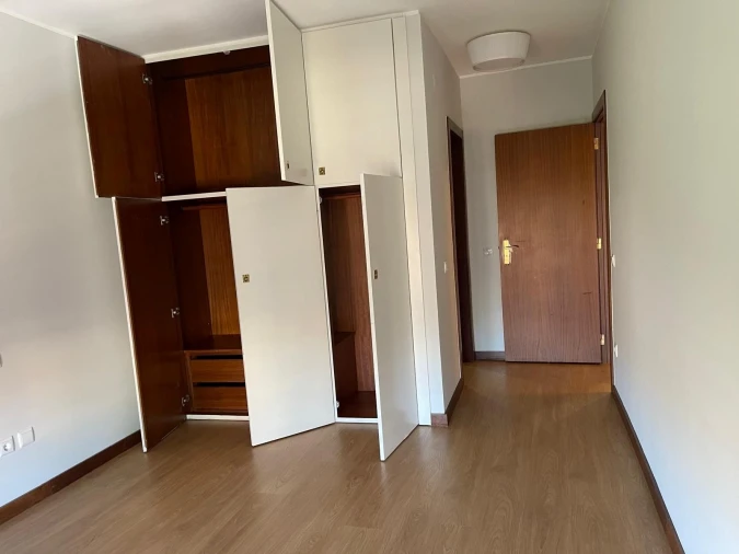 Apartamento T2 para Arrendamento em Ramalde Foto 10