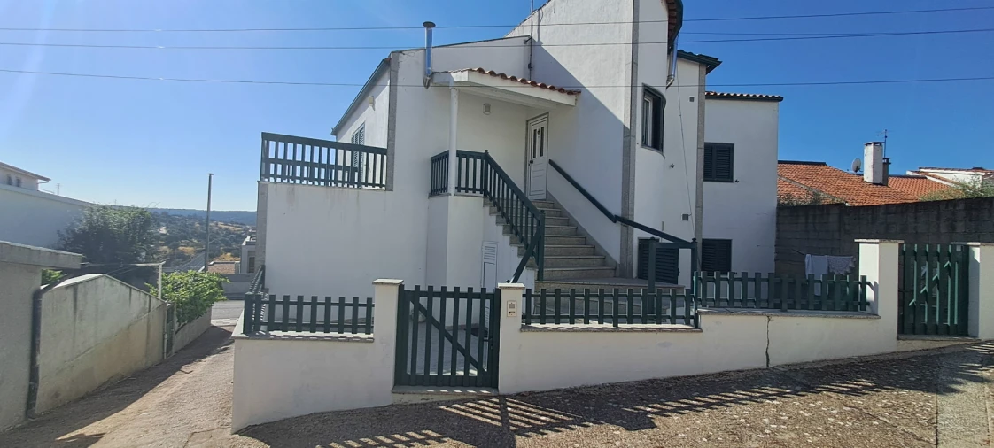 Moradia T3 para Arrendamento em Miranda do Douro Foto 5