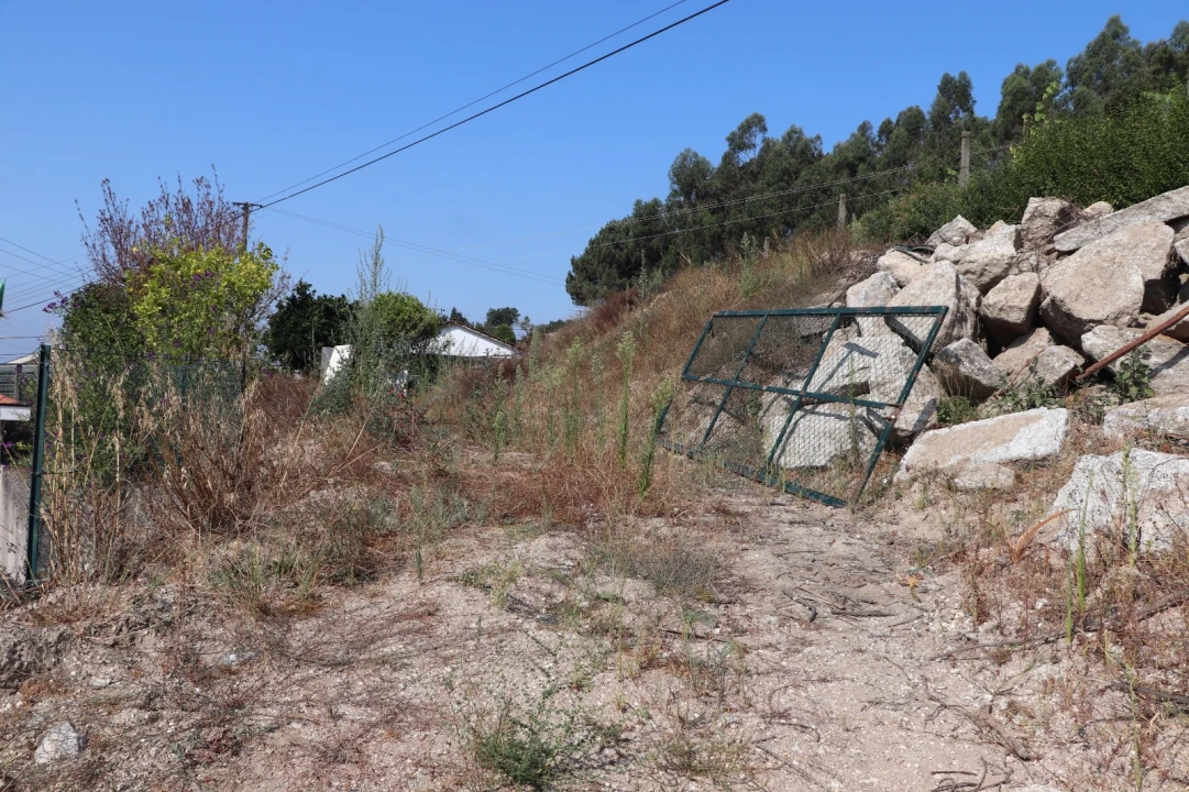 Terreno para Venda em Polvoreira Foto 1