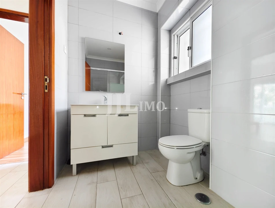 Apartamento T3 para Venda em Almada, Cova da Piedade, Pragal e Cacilhas Foto 17