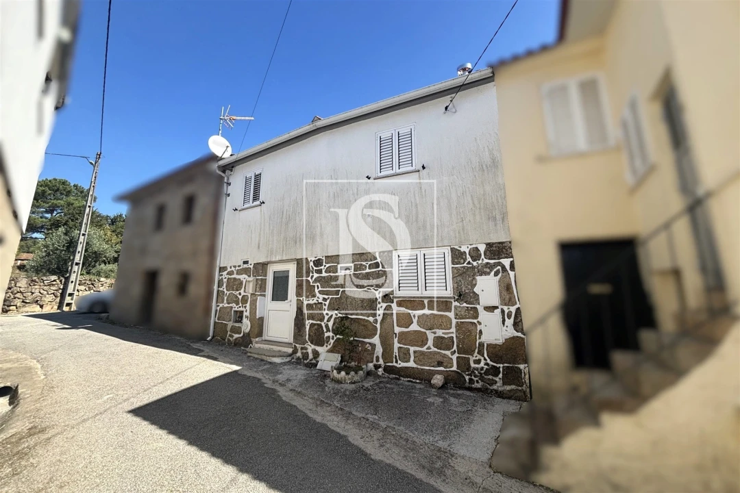 Moradia T2 para Venda em Tonda Foto 2