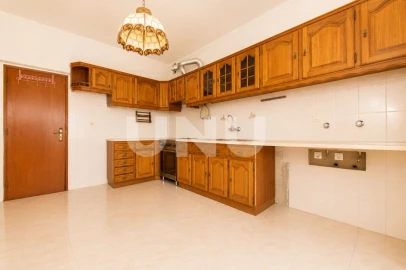 Apartamento T3 para Venda em Castanheira do Ribatejo e Cachoeiras
