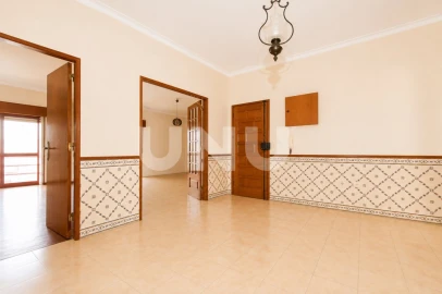 Apartamento T3 para Venda em Castanheira do Ribatejo e Cachoeiras