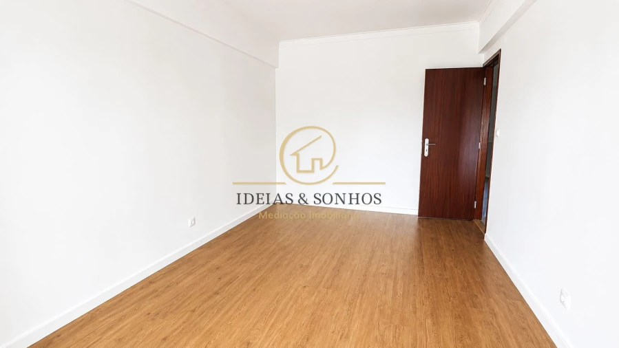 Apartamento T3 para Venda em Corroios Foto 12