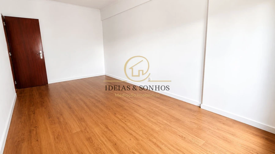 Apartamento T3 para Venda em Corroios Foto 16