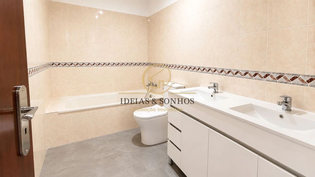 Apartamento T3 para Venda em Corroios Foto 19