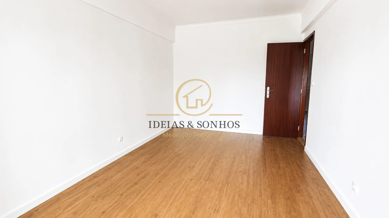 Apartamento T3 para Venda em Corroios Foto 12