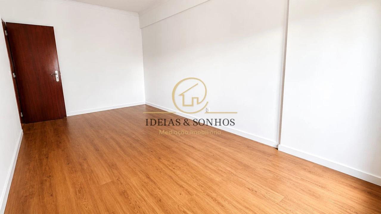 Apartamento T3 para Venda em Corroios Foto 16