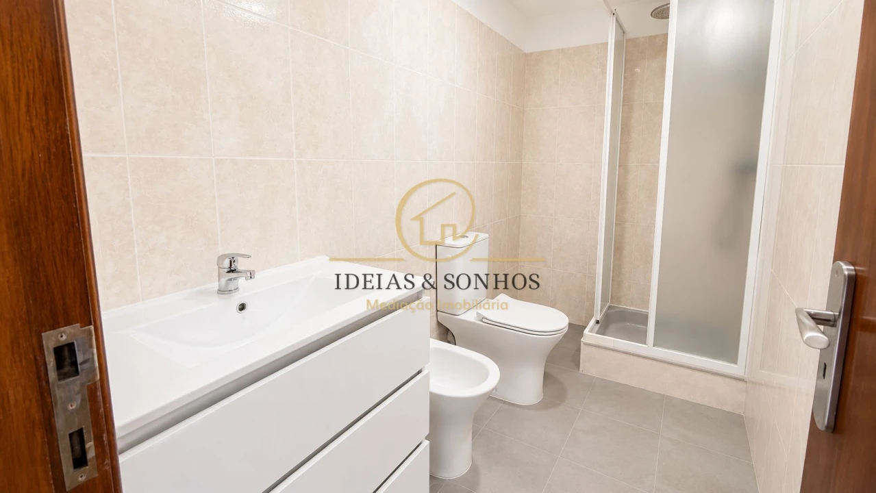 Apartamento T3 para Venda em Corroios Foto 17