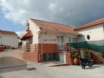 Moradia T4 para Venda em Alcanede