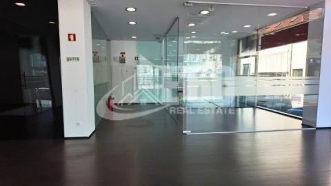 Loja para Arrendamento em Espinho