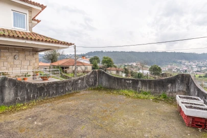 Moradia T3 para Venda em Arnoso (Santa Maria e Santa Eulália) e Sezures